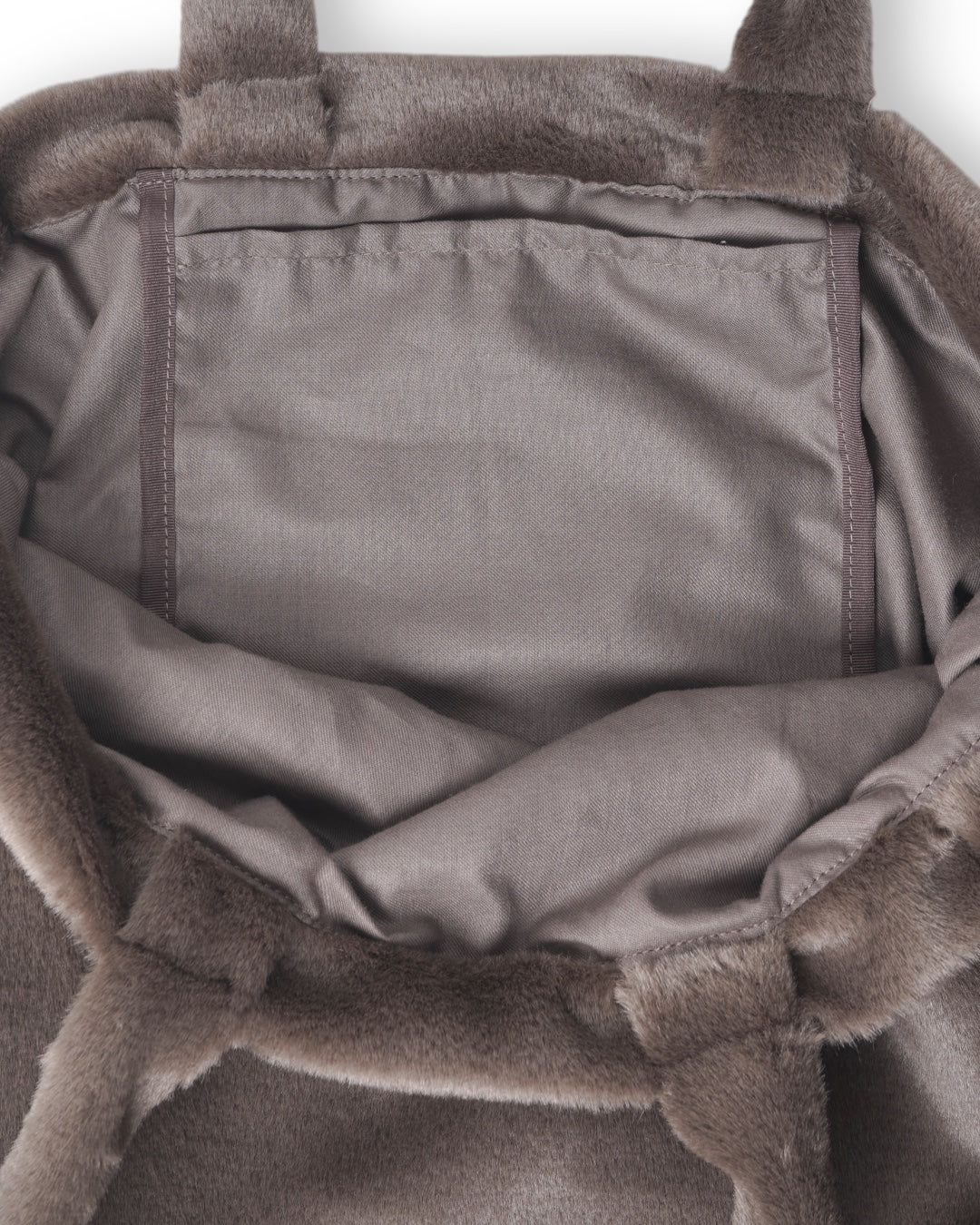 REAC-023 | Castro FUR BAG 39.0