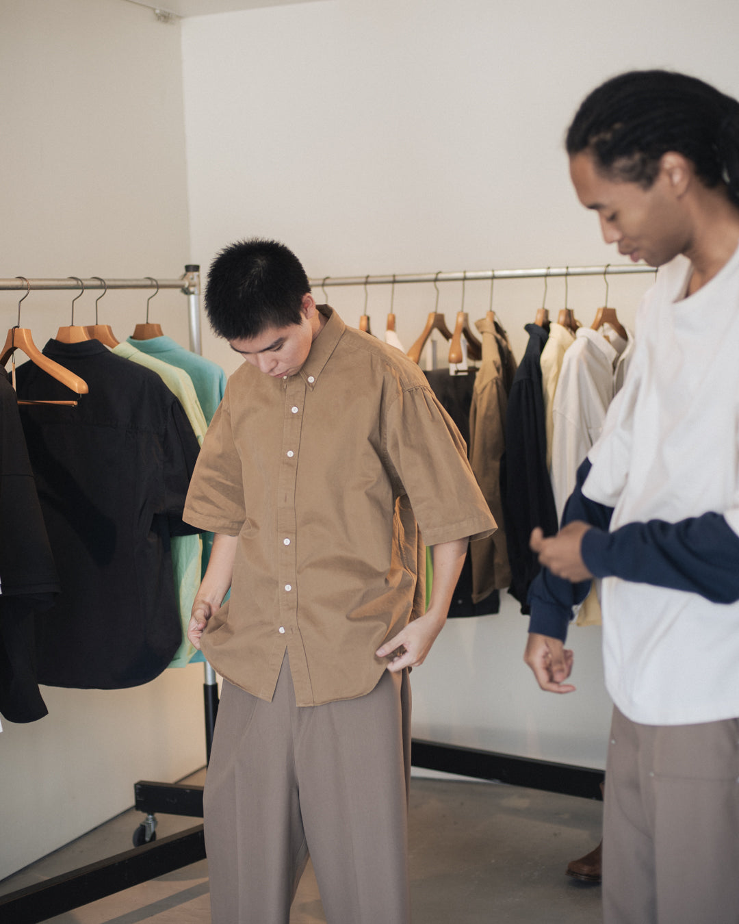RESH-018 | “SHOULDER GATHER” TWILL S/S SHIRT